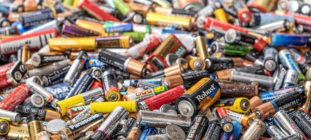 tas de piles à recycler